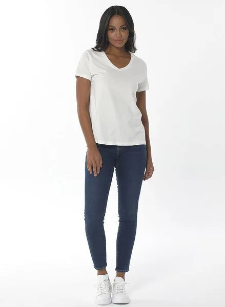 ORGANICATION ORGANICATION Damen Basic T-Shirt aus Bio-Baumwolle mit V-Ausschnitt, Off white, – Produktbild 2 von 4