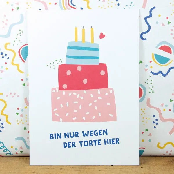 Bow & Hummingbird Bow & Hummingbird Postkarte "Bin nur wegen der Torte hier" aus Recyclingpapier – Produktbild 1 von 2