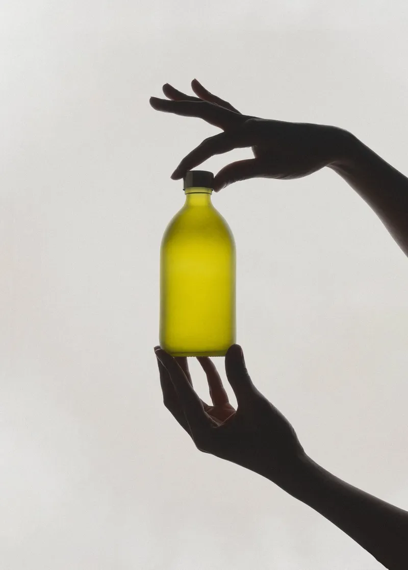 Grüne Vorratsflasche aus Glas mit Deckel – Produktbild 1 von 2