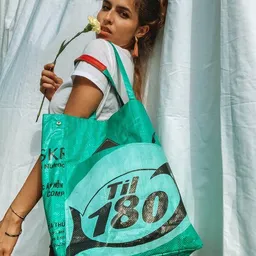 REFISHED fair fashion REFISHED fair fashion Tasche 'BUSINESS BAG' - upcycelte Fischfuttersäcke – Produktbild 1 von 1
