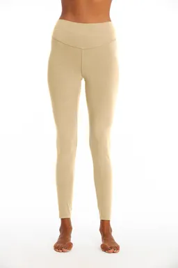 RAVENS VIEW IBIZA RAVENS VIEW IBIZA Damen vegan Yoga Legging Plus Kamelgelb – Produktbild 1 von 1
