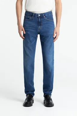 Kings Of Indigo Kings of Indigo Herren vegan Jeans Addo Mittelblau – Produktbild 1 von 1