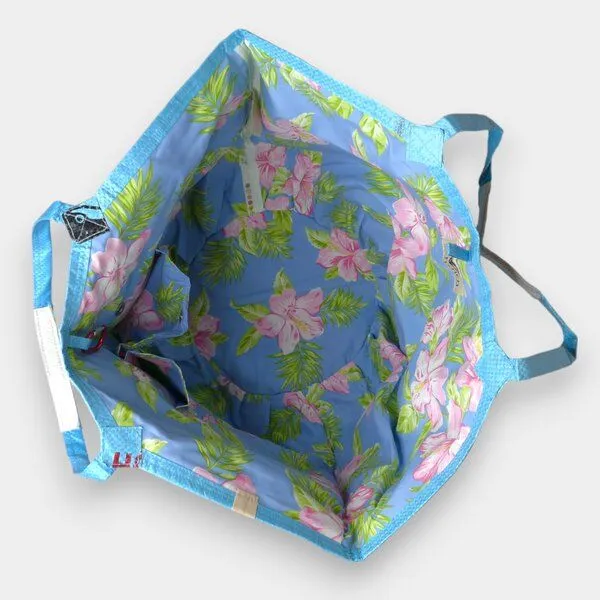 REFISHED fair fashion REFISHED fair fashion Tasche 'SOULMATE WATERPROOF' Limitierte Edition! - upcycelte Fischfuttersäcke, #fish hellblau/#wp hibiskus, – Produktbild 4 von 4