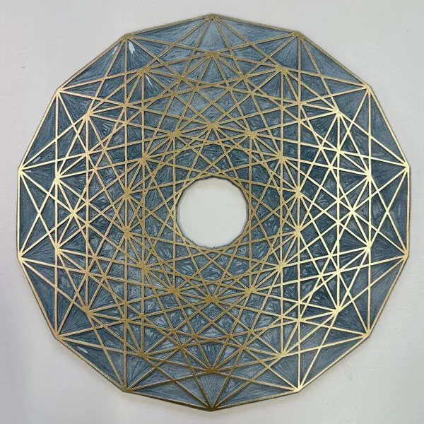 Veskor Cassiopeia Veskor Cassiopeia PENTELLATED 6-SIMPLEX Heilige Geometrie Linoldruck | 40 × 40 cm | Gold auf Schwarz – Produktbild 3 von 4