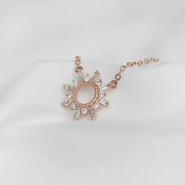 Eppi Eppi Kette mit Synthetischen Baguette und Round Diamanten Caibre, Rosa, – Produktbild 3 von 3