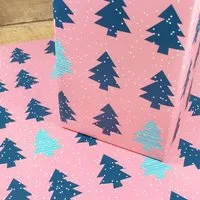 Bow & Hummingbird Bow & Hummingbird Geschenkpapier Christmas Trees – Produktbild 1 von 1