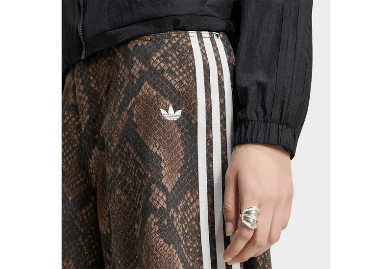 adidas Originals adidas Originals Shorts, DENIM, SCHLANGENPRINT, Braun, – Produktbild 3 von 5