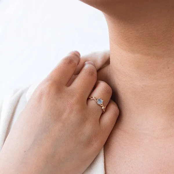 Eppi Eppi Ring mit einem Cabochon Aquamarin und Diamanten Makena – Produktbild 3 von 3