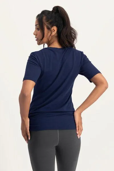 Urban Goddess Urban Goddess Dry Fit Yoga Shirt Kami, Midnight (blau), – Produktbild 3 von 4