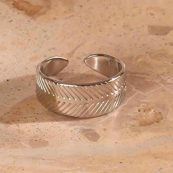 ELEKTROPULLI Größenverstellbarer Bold Hammered Sheet Ring ca. Ø 17 - 19mm von Elektropulli, Silber, – Produktbild 1 von 4