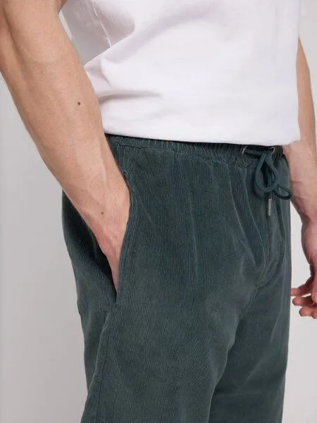 Mazine Mazine Shorts - Corduroy Pull-On Shorts - aus Bio-Baumwolle, Bottle (grün), – Produktbild 4 von 4