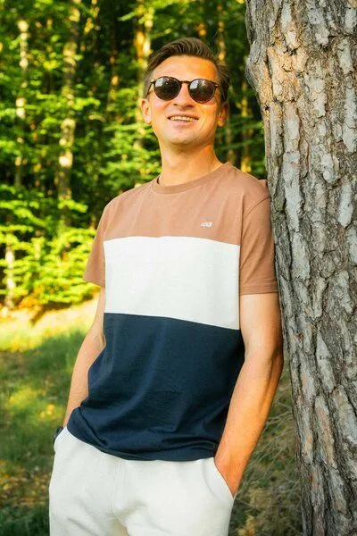 DIRTS dirts Color Block T-Shirt, Chocolate malt - oat milk - navy, – Produktbild 1 von 4