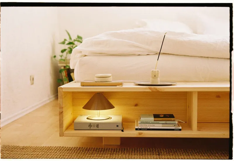 Karup Design Stauraumbett Merge Bed Bettgestell m. integrierter Bank m. Stauraum, mehrere Größen, inkl. Lattenrost, excl. Matratze, FSC®-zertifiziertes Massivholz, Beige, – Produktbild 1 von 7
