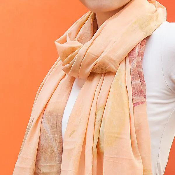 Sundara Sundara Schal aus 100% Bio-Baumwolle – ECO PRINT, Apricot, – Produktbild 3 von 3