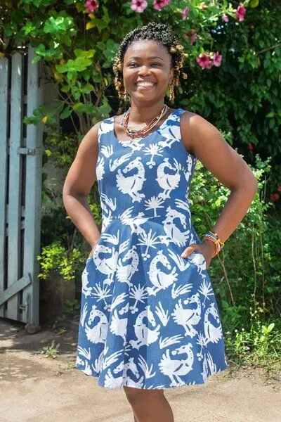 Global Mamas Global Mamas Bio Kleider - AVA - Roses/Pathways/Sankofa/Argyle, Blau, – Produktbild 2 von 3