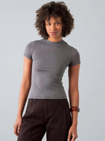 Honest Basics Honest Basics Damen Slim Fit T-Shirt aus Bio- und recycelter Baumwolle, Basalt, – Produktbild 2 von 4