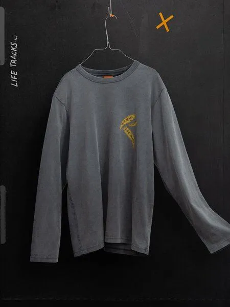Nudie Jeans Nudie Jeans Rudi LS T-Shirt Life Tracks II, Antracite (dunkelgrau), – Produktbild 2 von 2