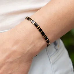 juni juni Schwarzes Armband "Shiny Black" - individuell verstellbar - handgemacht in Deutschland – Produktbild 1 von 1