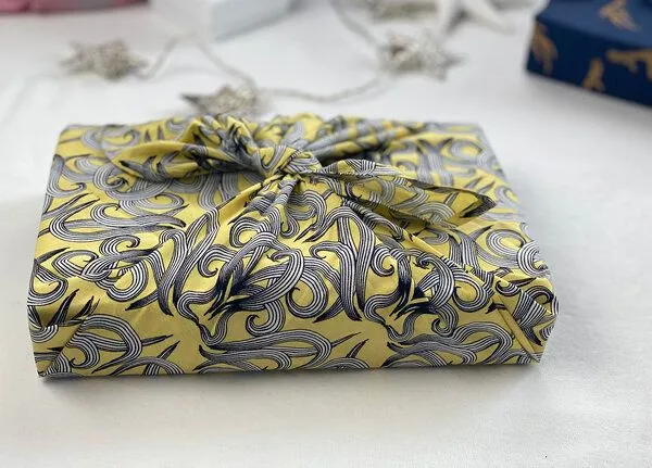FabRap Gift Wrap FabRap Gift Wrap Wiederverwendbare Geschenkverpackung Furoshiki (einseitig), Sunshine nouveau (gelb), – Produktbild 4 von 4
