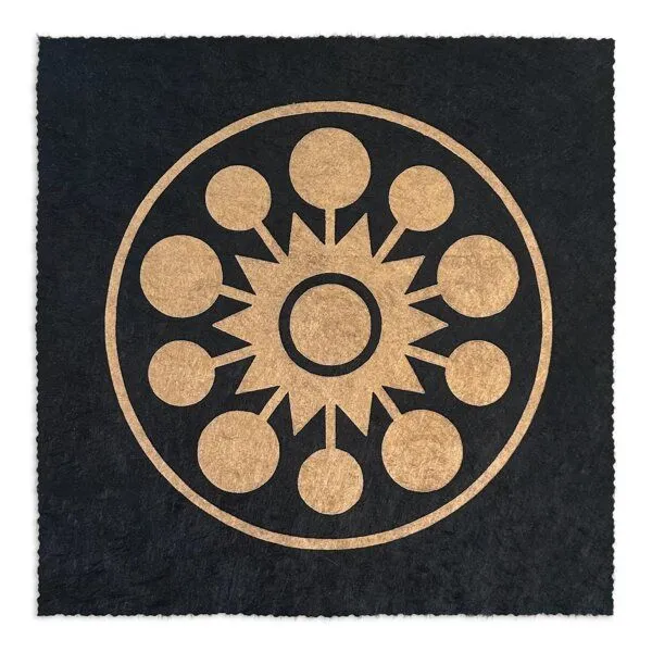 Veskor Cassiopeia Veskor Cassiopeia FALKNER'S CIRCLE Kornkreis Linoldruck | 22 × 22 cm | Gold, Schwarz, – Produktbild 1 von 4