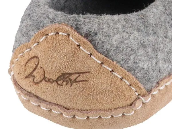 WoolFit WoolFit Barfuß-Hausschuhe „Footprint“ hand-gefilzt, extra weich & flexibel, Steingrau(grau), – Produktbild 4 von 4