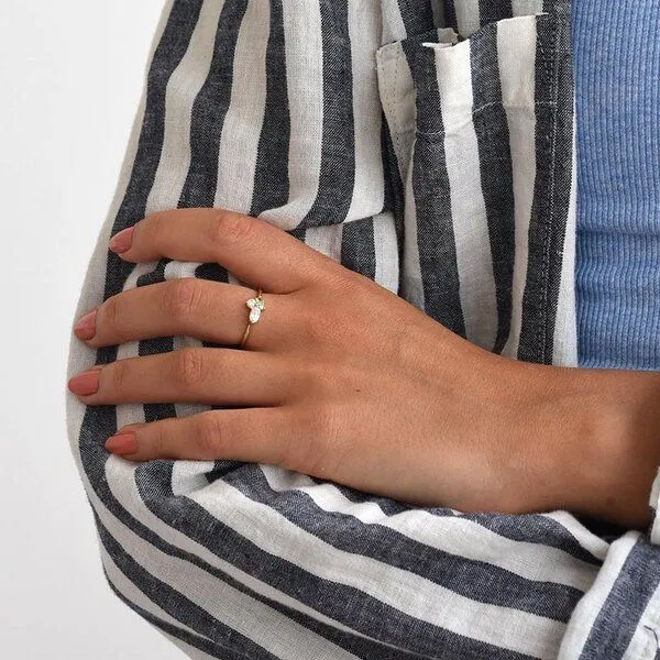 Eppi Eppi Zarter Ring mit Moissaniten und Tsavorit-Granaten Lowri, Gelb, – Produktbild 3 von 4