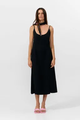SUITE13LAB SUITE13LAB Damen vegan Kleid Saja Schwarz – Produktbild 1 von 1