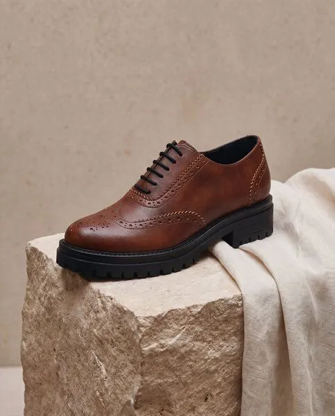 Nae Vegan Shoes Nae Vegan Shoes NAE | Grace Veganer Wingtip-Brogue-Oxford, Brown, – Produktbild 4 von 4