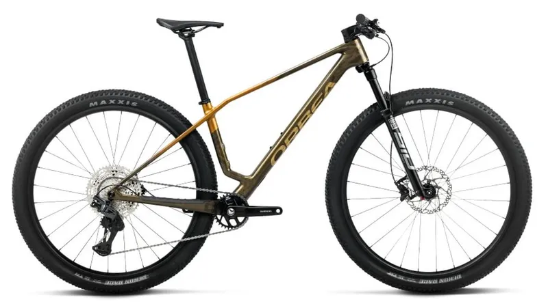 We Cycle Orbea Alma M30 29' ' Carbon MTB Fahrrad caramel carbon view/leo orange 2027 M (165-180 cm) | Hardtail – Produktbild 1 von 1