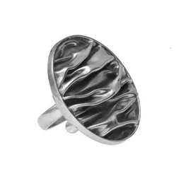 pakilia pakilia Silber Ring Wellen oval Fair-Trade und handmade – Produktbild 1 von 1