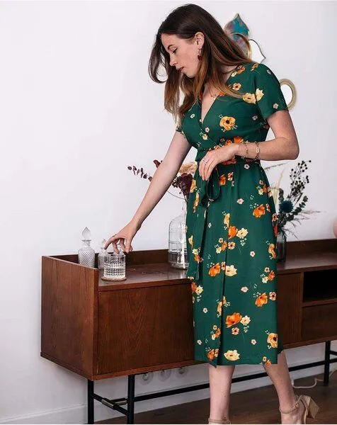 Aatise Aatise Wickelkleid Zovy Schmetterlingsärmel Druck 100% EcoVero, Grün1, – Produktbild 2 von 4