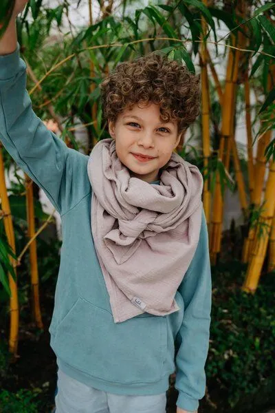 Hutch&Putch Hutch&Putch Musselin Halstuch - Schal - Dreieckstuch für Kinder (6-14 Jahre) aus 100% Bio-Baumwolle, Stein, – Produktbild 2 von 3