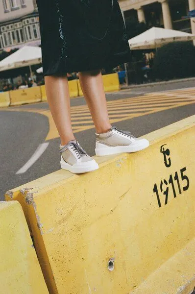 AGAZI AGAZI BLANKA (grey & white) - apple & corn leather sneakers, Green, – Produktbild 2 von 4