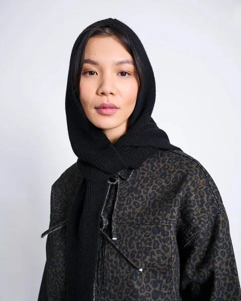 JAN N JUNE Jan n June - Hooded Scarf Nira, Schwarz, – Produktbild 3 von 3
