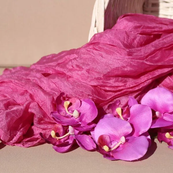 Schönes aus Indochina Schönes aus Indochina Seidenschal Crinkle einfarbig, Orchidee, – Produktbild 2 von 3