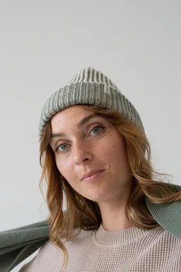 TIRALAHILACHA TIRALAHILACHA Tao chunky wool beanie in two-tone Women – Produktbild 1 von 1