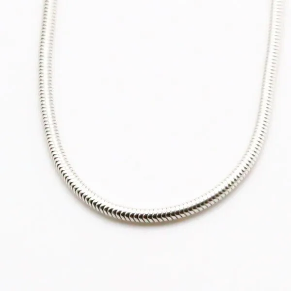 juni juni Schlangenkette Choker 45cm Halskette aus recyceltem Silber, hergestellt in Deutschland – Produktbild 2 von 4