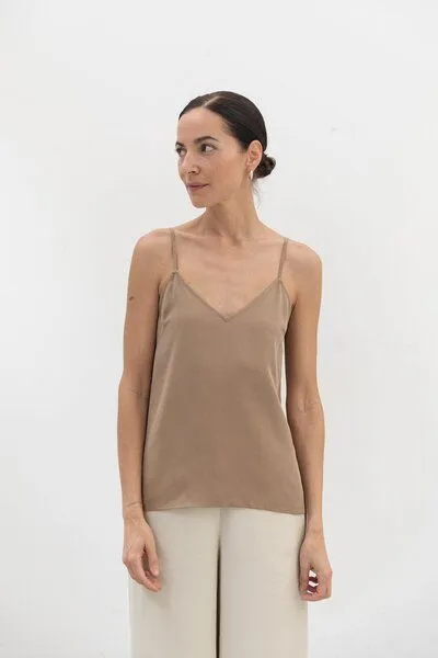The Slow Label The Slow Label Cami Top aus TENCEL mit verstellbaren Trägern, Braun, – Produktbild 1 von 1