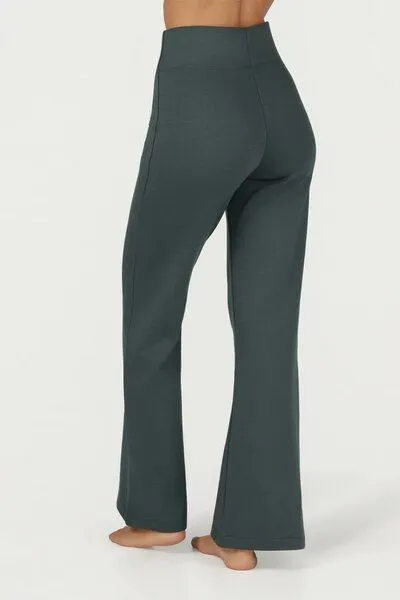Urban Goddess Urban Goddess Cayha Flared Yogahose, Pinyon (grau), – Produktbild 4 von 5