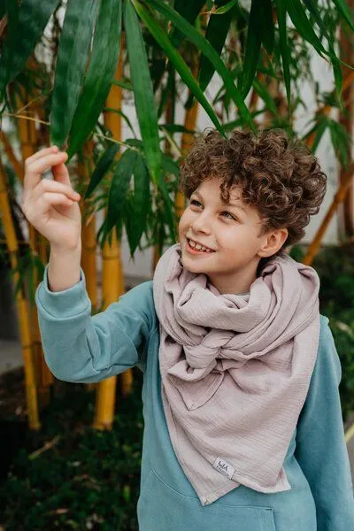 Hutch&Putch Hutch&Putch Musselin Halstuch - Schal - Dreieckstuch für Kinder (6-14 Jahre) aus 100% Bio-Baumwolle, Stein, – Produktbild 3 von 3