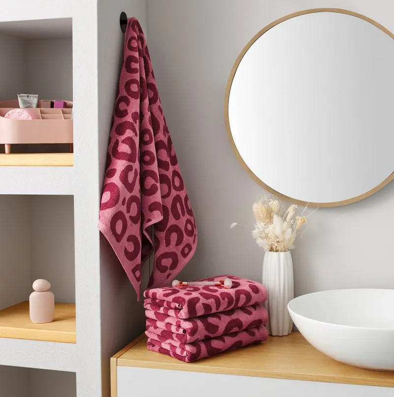 OTTO home Handtuch Set Anna Leopardenmuster, 4-tlg Handtuch-Set, 50x100cm, 100% Baumwolle, Frottiervelours (Set, 4-St), Handtücher, weich, saugstark, Rot, – Produktbild 2 von 5
