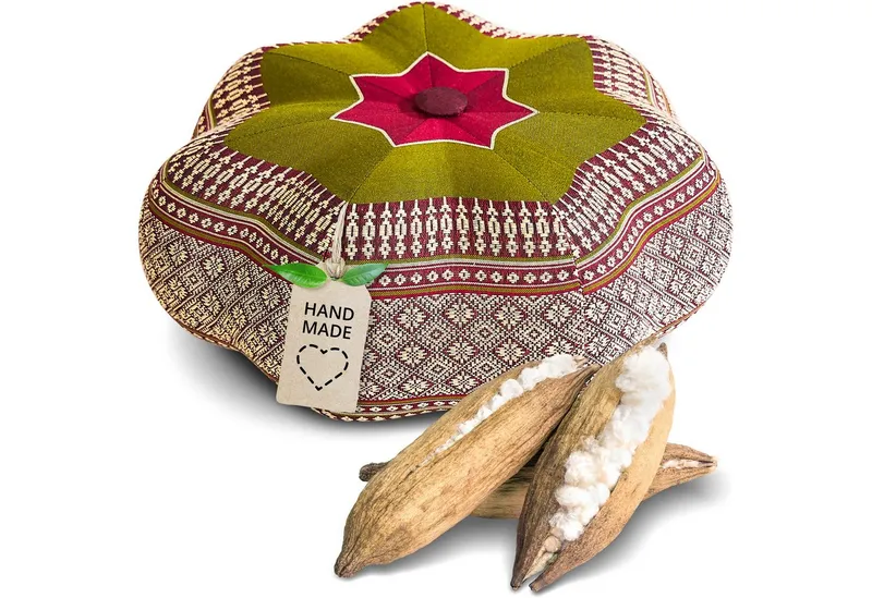 livasia Meditationskissen Zafukissen Stern klein, vegan und handgefertigt, 30x15cm, Kapok, Grün|rot, – Produktbild 1 von 5