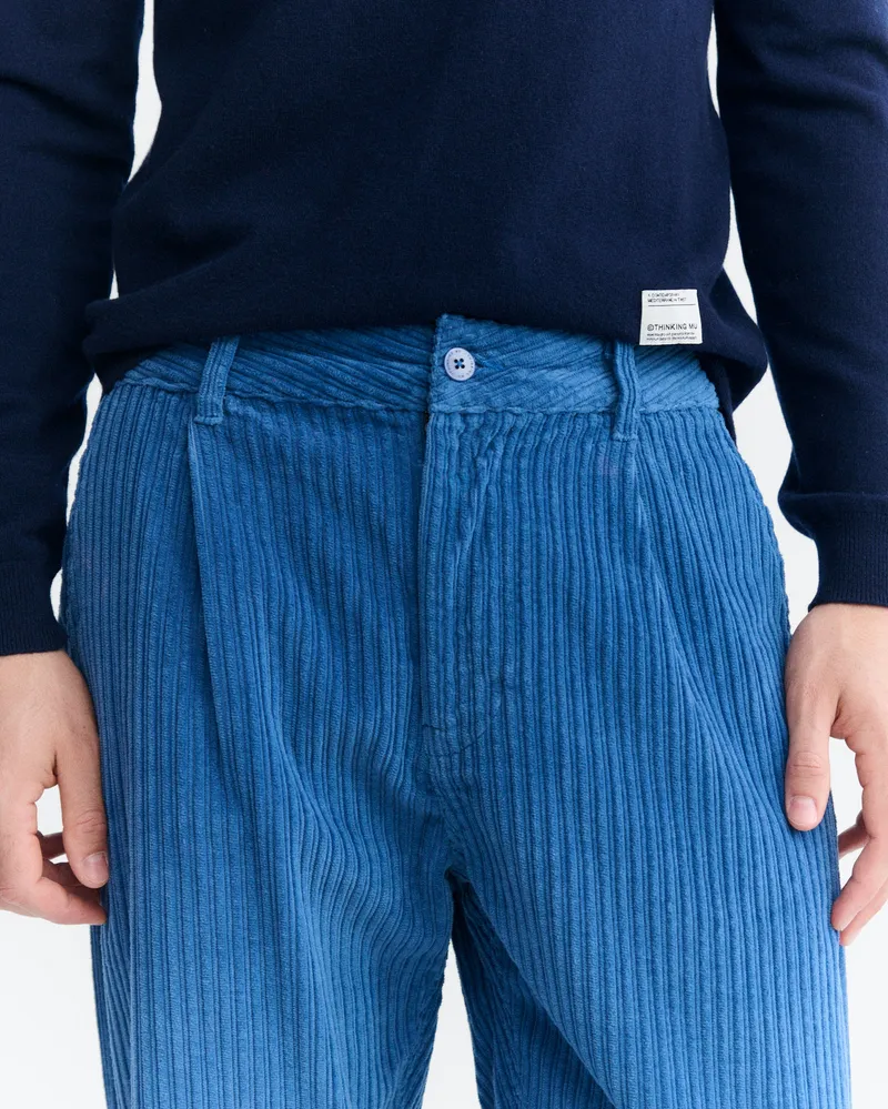 thinking mu Thinking MU Herren vegan Hose Wotan Locker Sitzend Mit Falten Cord Blau, Blau, – Produktbild 1 von 2