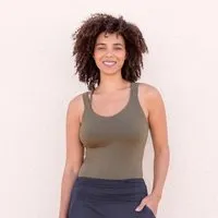 Jaya Jaya MARLENE TENCEL - Damen - Sportlich-feminines Top aus weichem, atmungsaktivem TENCEL Lyocell/Biobaumwoll-Mix mit integriertem Bustier für Yoga, Olive/grün, – Produktbild 1 von 1