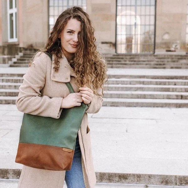 BOWLEANIES TASCHEN BOWLEANIES TASCHEN Shopper & Umhängetasche aus Lederfaserstoff mit Reißverschluss, Khaki & braun, – Produktbild 1 von 4