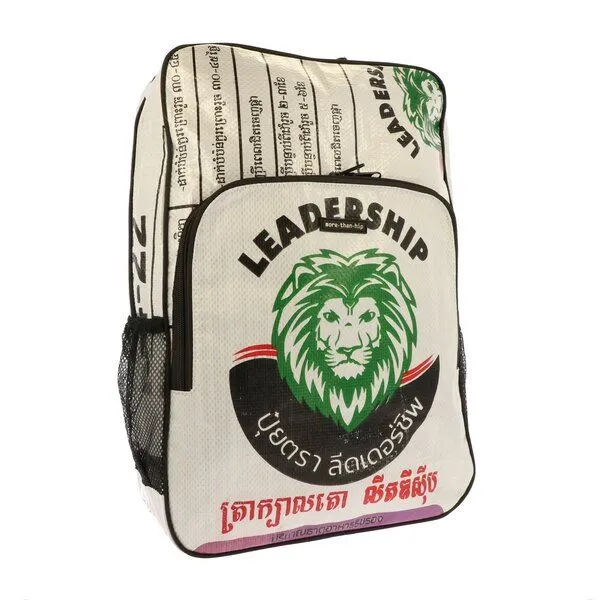 MoreThanHip MoreThanHip Laptop-Rucksack 15,6 Zoll aus recycelten Zement- oder Fischfuttersäcken - Trong, Weiß/grün - löwe, – Produktbild 4 von 4