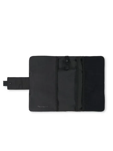 PINQPONQ Pinqponq Wickeltasche Klean, Rooted black (schwarz), – Produktbild 2 von 3