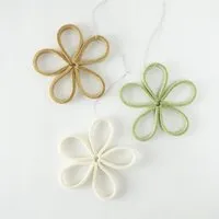 matilda k manufaktur matilda k. manufaktur minimalistische zarte Filzblüten 'flora' – zeitlose Dekoration in vielen wunderschönen Farben, Karamell | salbei | wollweiss, – Produktbild 1 von 1