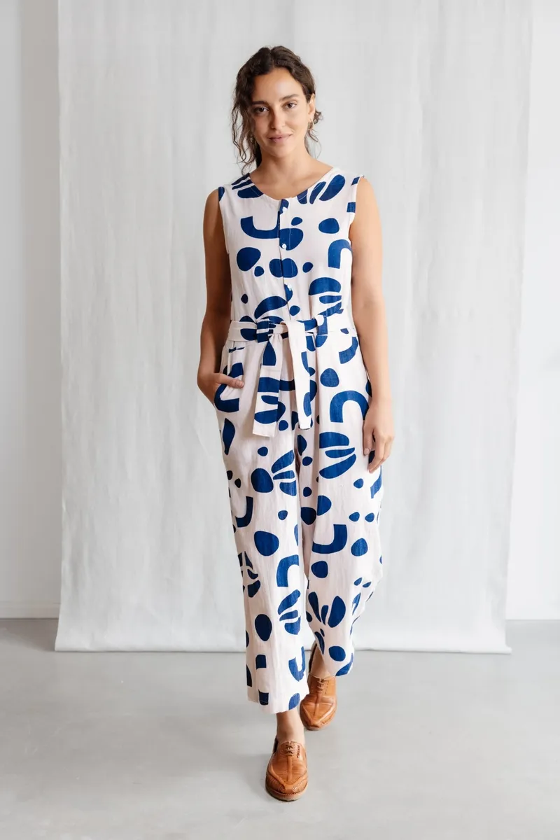 Jyoti - Fair Works Jyoti - Fair Works Damen vegan Jumpsuit Daksha Print Atlantic Weiß & Blau, Blau, – Produktbild 2 von 2