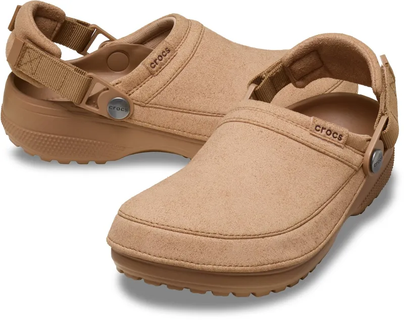 Crocs Crocs Classic Crafted Vegan Clog Hausschuh, Gartenschuh, Sommerschuh mit Fersenriemen, Braun, – Produktbild 1 von 4